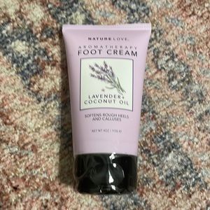 Lavender and coconut oil foot cream